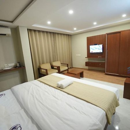 Готель Bigmall Residency Kannangad Екстер'єр фото