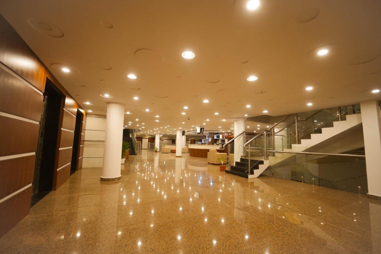 Готель Bigmall Residency Kannangad Екстер'єр фото